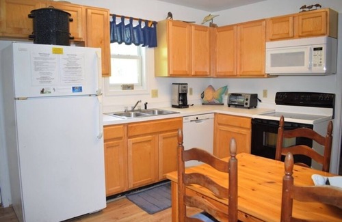 Chincoteague House | Sun n' Fun - Shared POOL & BOAT DOCK!