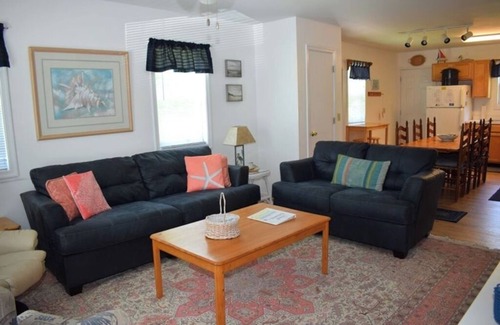 Chincoteague House | Sun n' Fun - Shared POOL & BOAT DOCK!