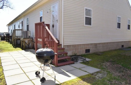 Chincoteague House | Sun n' Fun - Shared POOL & BOAT DOCK!