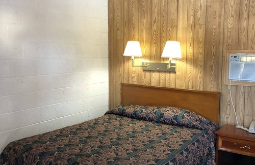 Cadillac Hotel | Sun 'N Snow Hotel