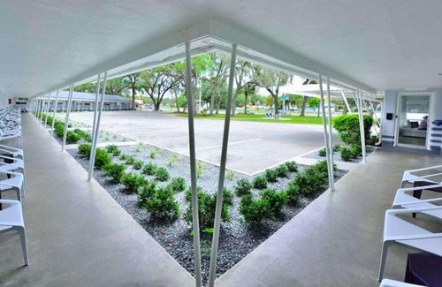Silver Springs Hotel | Sun Plaza Motel