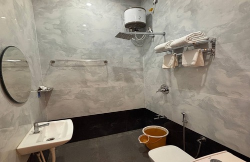 Manjakuttai Hotel | Sun Rays Inn