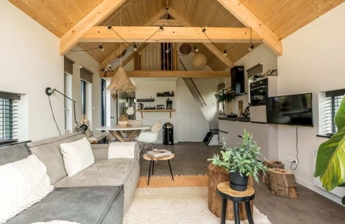 Westenschouwen House | Sun, sea, sand, wind, marram grass – this 4-person chalet embodies the pure beach feeling from your