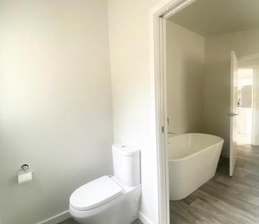 Bluff Hill House | Sun Sea Scenery - Newly Renovated