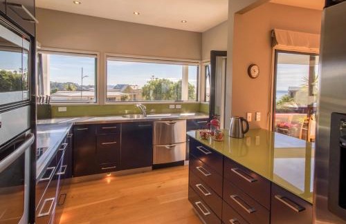 Kaiteriteri House | Sun, Sea, Sensational - Kaiteriteri Holiday Home
