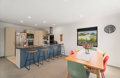 Lowburn House | Sun Soaked Escape - Cromwell Holiday Home