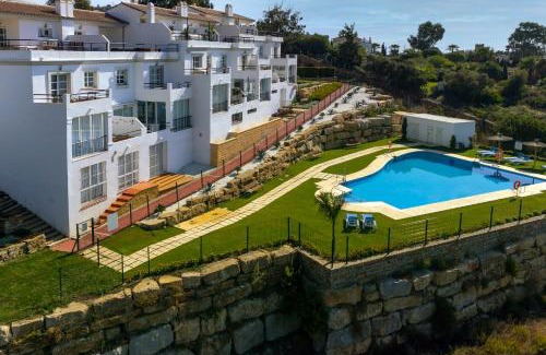Manilva House | Sun-Soaked Home - Panoramic Sea View, Pool, Parking
