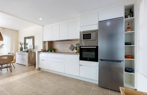 Manilva House | Sun-Soaked Home - Panoramic Sea View, Pool, Parking