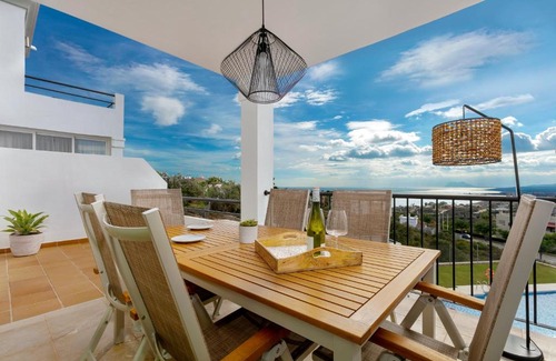 Manilva House | Sun-Soaked Home - Panoramic Sea View, Pool, Parking