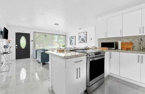 Sunset House | Sun-Soaked Retreat near Hard Rock: Beach Proximity, BBQ Bliss
