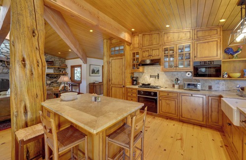 Weyyakin Ranch House | Sun Valley Log Home w/Hot Tub & Mtn Views!