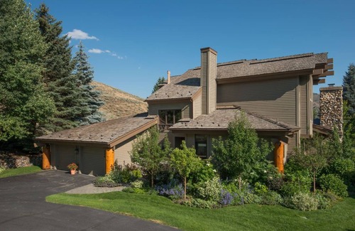 Weyyakin Ranch House | Sun Valley Serenity: Luxurious 4-Bedroom Home 3 min. from Ski Lifts and Downtown