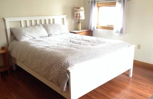 Sutton House | SUNAPEE REGION - LAKEFRONT/SKI VACATION HOME RENTAL