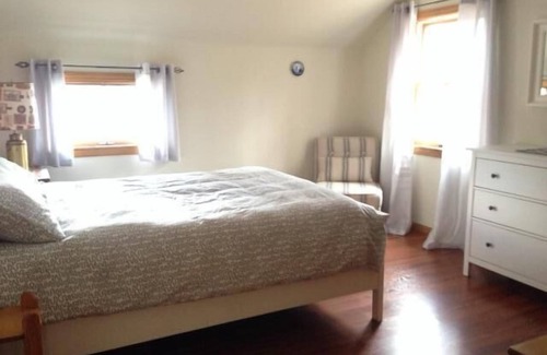 Sutton House | SUNAPEE REGION - LAKEFRONT/SKI VACATION HOME RENTAL
