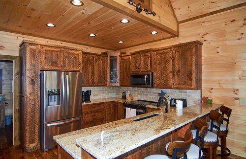 Cherry Log Cabin | Sunbeam Mt Vista Panoramic View Hot Tub Game Room Pet Friendly