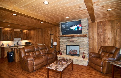 Cherry Log Cabin | Sunbeam Mt Vista Panoramic View Hot Tub Game Room Pet Friendly