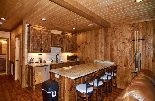 Cherry Log Cabin | Sunbeam Mt Vista Panoramic View Hot Tub Game Room Pet Friendly