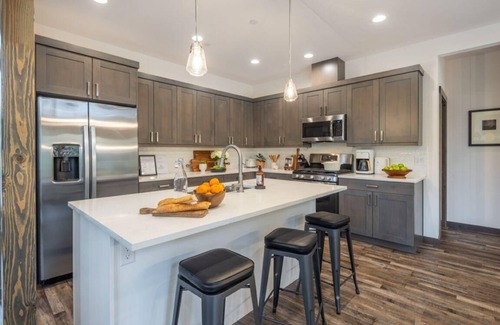 Cle Elum House | Suncadia 5 Bdrm Home with Secret Bunk Room and Hot Tub Fun for the Kids