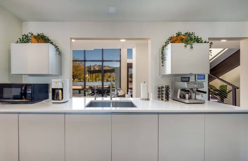 Tucson House | Suncrest Compound (Mike Morgan)