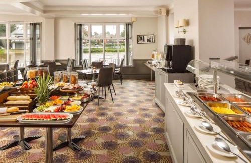 Staines Hotel | Sunday London Staines-upon-Thames Heathrow T5