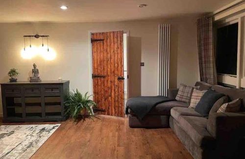 Skelton-in-Cleveland House | Sundial Cottage, Stunning 3 Bed Cottage with Hottub