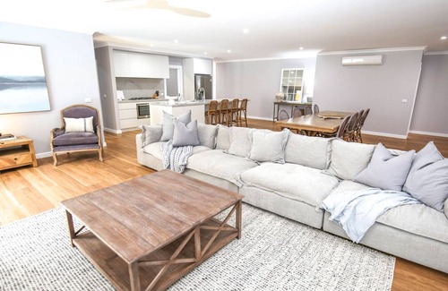 Bright House | SUNDOWN COUNTRY CLUB