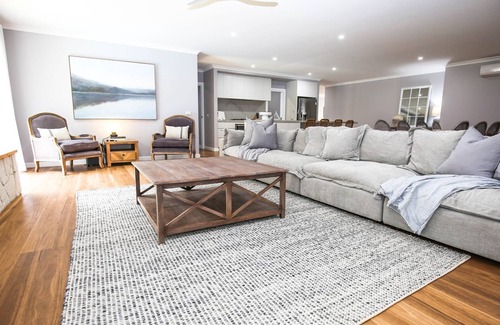 Bright House | SUNDOWN COUNTRY CLUB