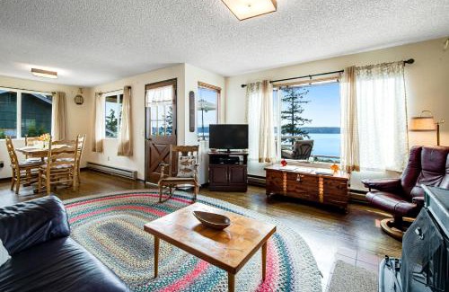 Camano Island House | Sundown Memory Lane Cabin