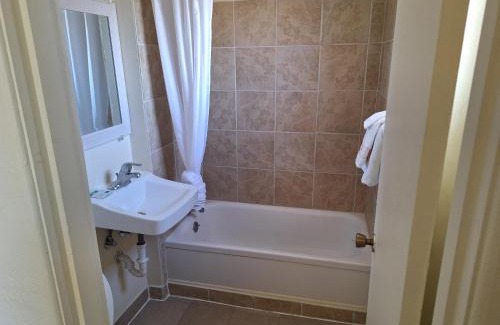 Quincy Hotel | Sundowner Motel