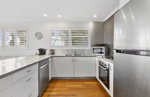 Sunrise Beach Apartment | Sundowner@Sunrise - Walk to Beach