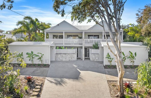 Sunrise Beach Apartment | Sundowner@Sunrise - Walk to Beach