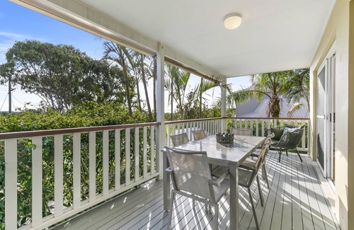 Sunrise Beach Apartment | Sundowner@Sunrise - Walk to Beach