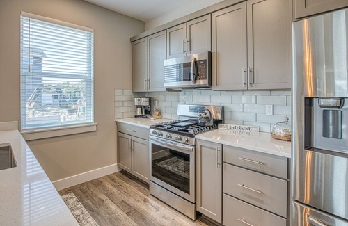 Ocean Shores House | Sunflower Beach Cottage - Oyhut Bay Seaside Village