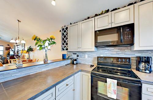 Leeward Sands House | Sunflower Hello