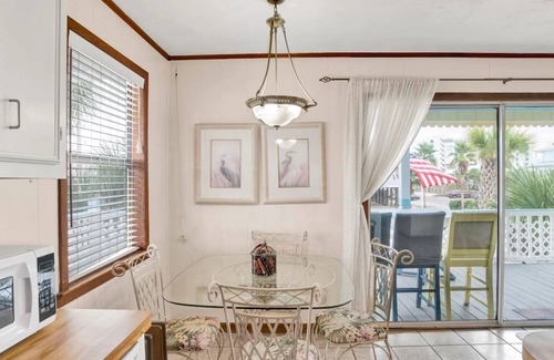 Gulf Shores House | Sunflower in the City: Location! Location! Location! Love dogs! Block from ⛱️.