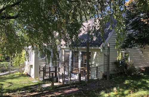 Penn Yan House | Sunflower-Keuka/Seneca-Lake View-Hot Tub-Wine Trail-Pets, 13 Wooded Acres-7 min to Beach