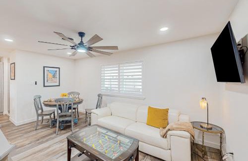Del Mar Apartment | Sunflower of Ocean Drive