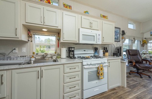 Mills River House | Sunflower · The Sunflower @ Acony Bell Tiny Home Village