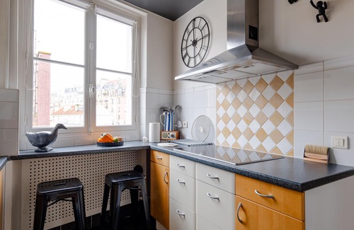 Auteuil Apartment | Sunflowers at Dawn, by Veeve