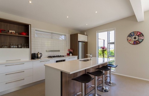 Lowburn Cottage | Sunhaven Lakeside - Cromwell Holiday Home