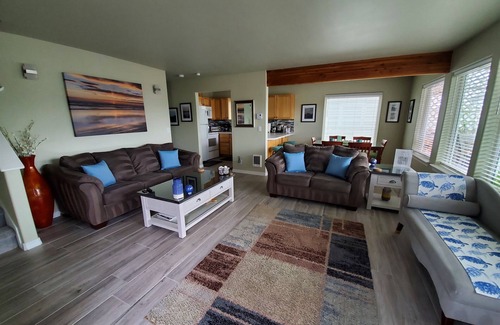 Pacific Beach House | Sunkissed [Est 2015]: 90-Sec Drive to Beach, Firepit + Privacy Fenced, Gardens