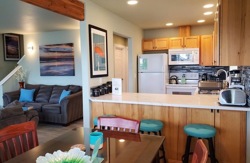 Pacific Beach House | Sunkissed [Est 2015]: 90-Sec Drive to Beach, Firepit + Privacy Fenced, Gardens
