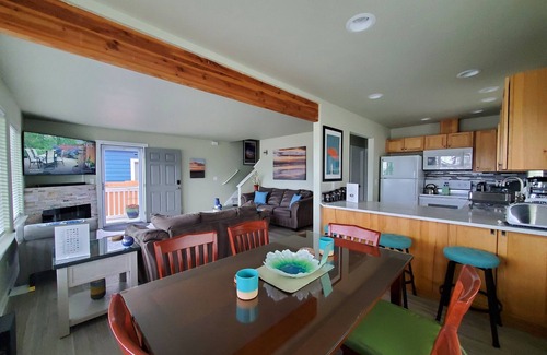 Pacific Beach House | Sunkissed [Est 2015]: 90-Sec Drive to Beach, Firepit + Privacy Fenced, Gardens