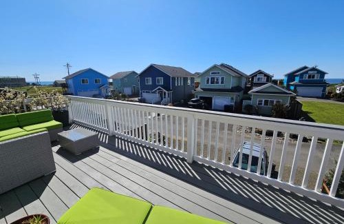 Pacific Beach House | Sunkissed, Est 2015 - 90 Sec Drive to Beach, Firepit, Privacy Fenced Yard, Gardens