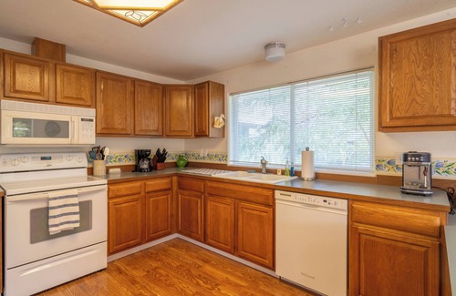 Sunland Estates House | Sunland Estates Oasis in Quincy - by the Gorge!