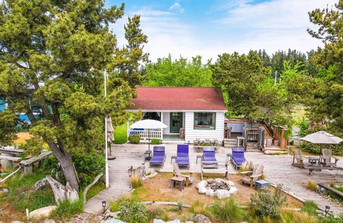 Clinton Cabin | Sunlight Beach Getaway - Waterfront Cabin