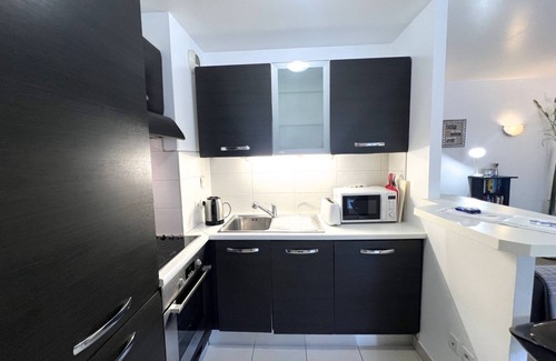 Musicians Quarter Apartment | Sunlight Properties Mirage - Nice Centre With Parking & Terrace