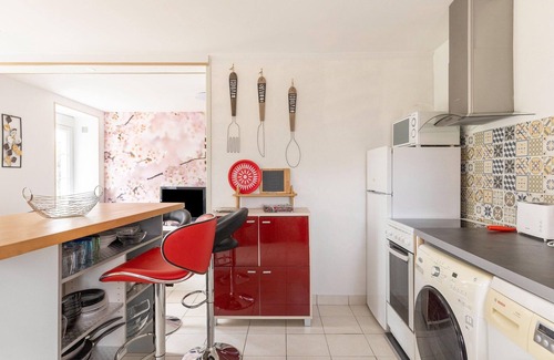 Isigny-sur-Mer House | Sunlit Garden Escape Normandy