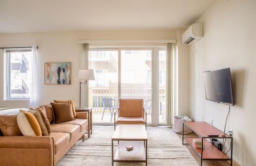 Fifth Ward Apartment | Sunlit Modern Apartment with Balcony
