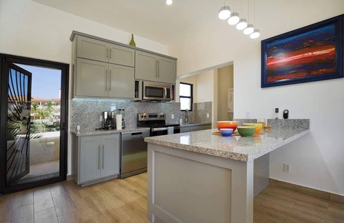 Centro Condo | Sunlit Oasis with Panoramic Ocean View at Terrasol